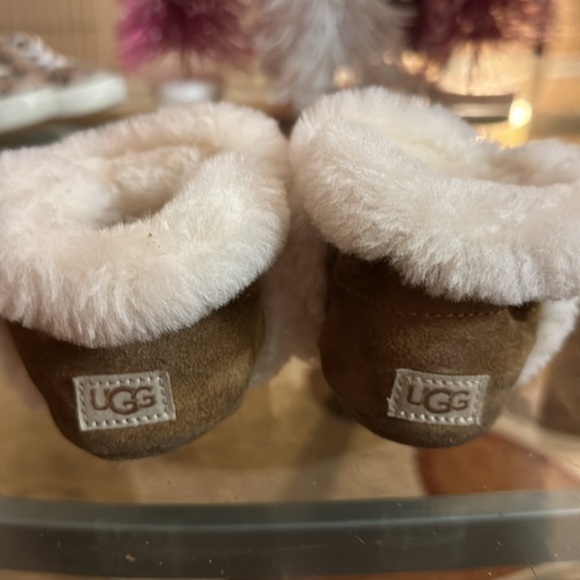 Toddler 4/5 UGGs in Excellent Condition. - Picture 10 of 11